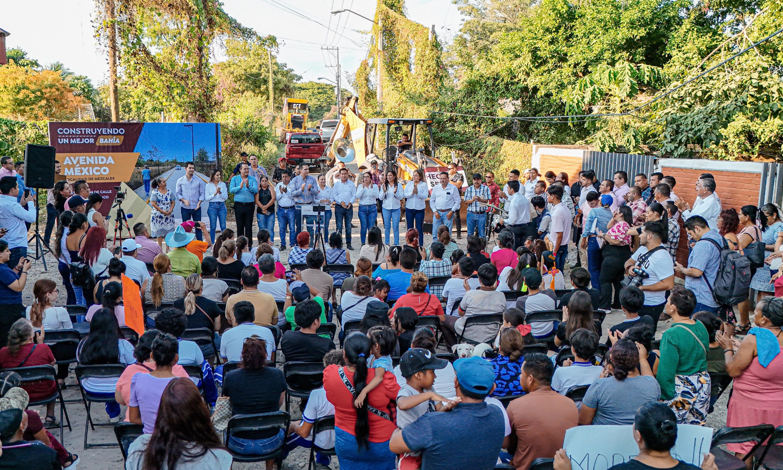 Mezcales tendrá nueva imagen: Héctor Santana inicia los trabajos de pavimentación en la Avenida México