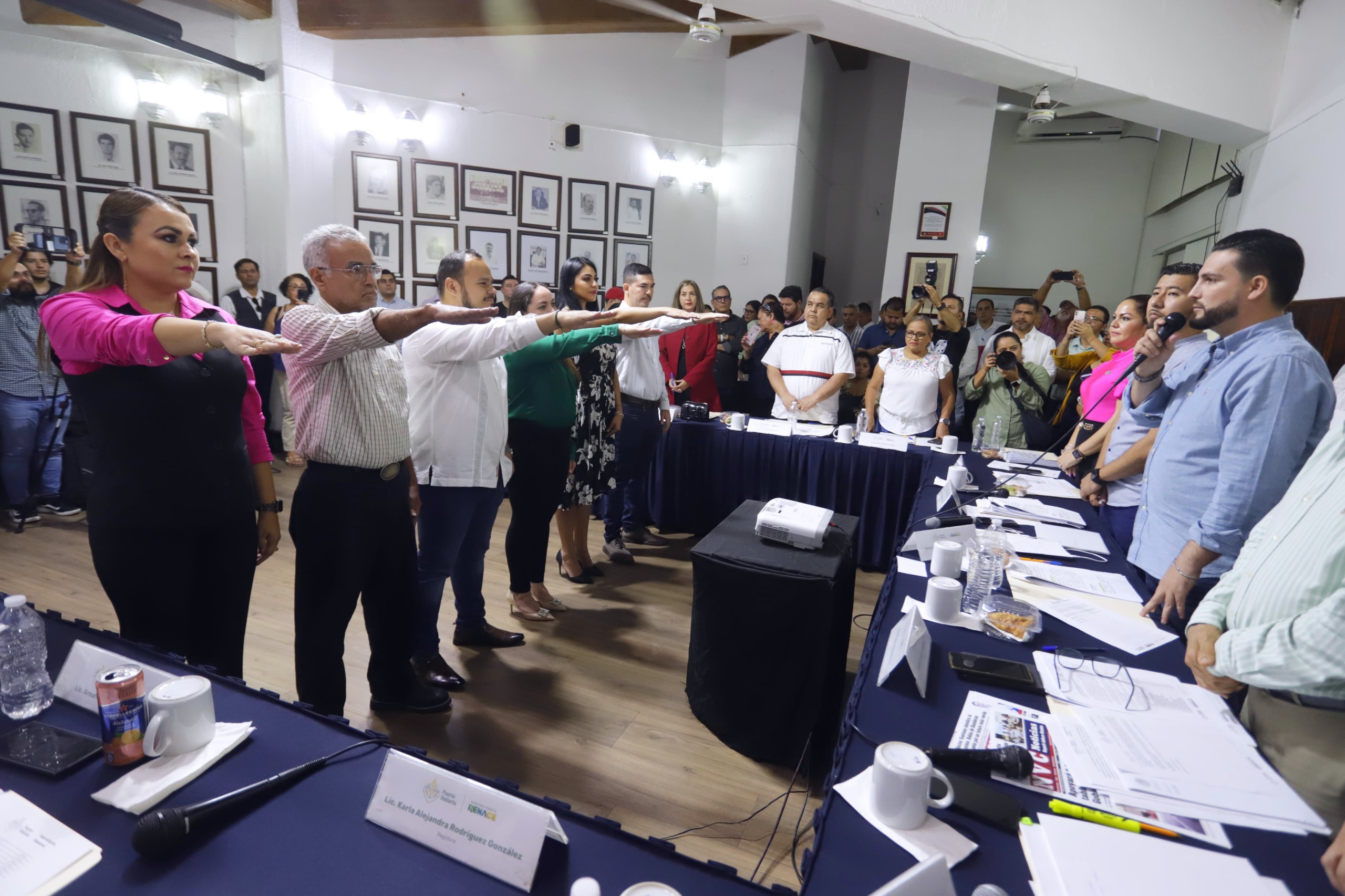 Luis Munguía toma protesta a juezas y jueces municipales