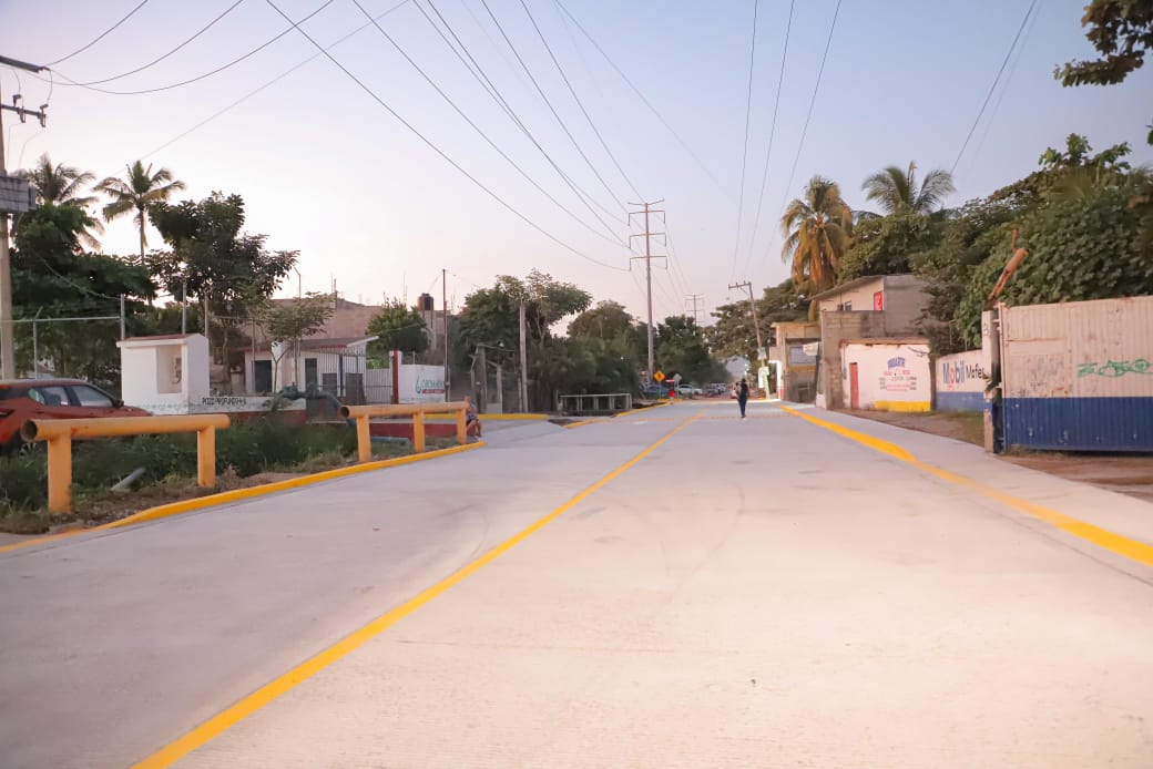 Héctor Santana inaugura la calle Ignacio M. Altamirano en El Porvenir