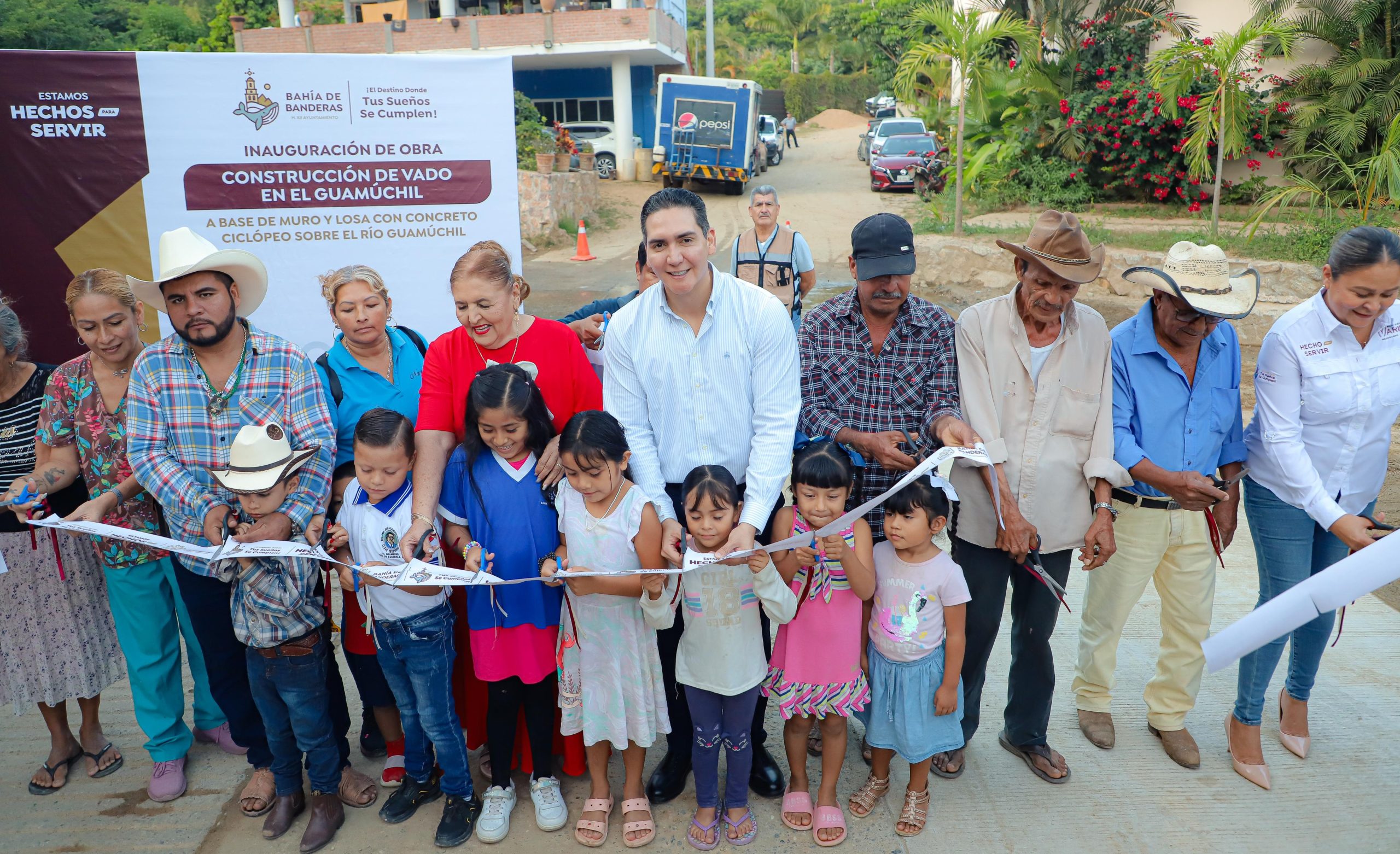 Héctor Santana entrega obra y arranca nuevo proyecto en El Guamúchil