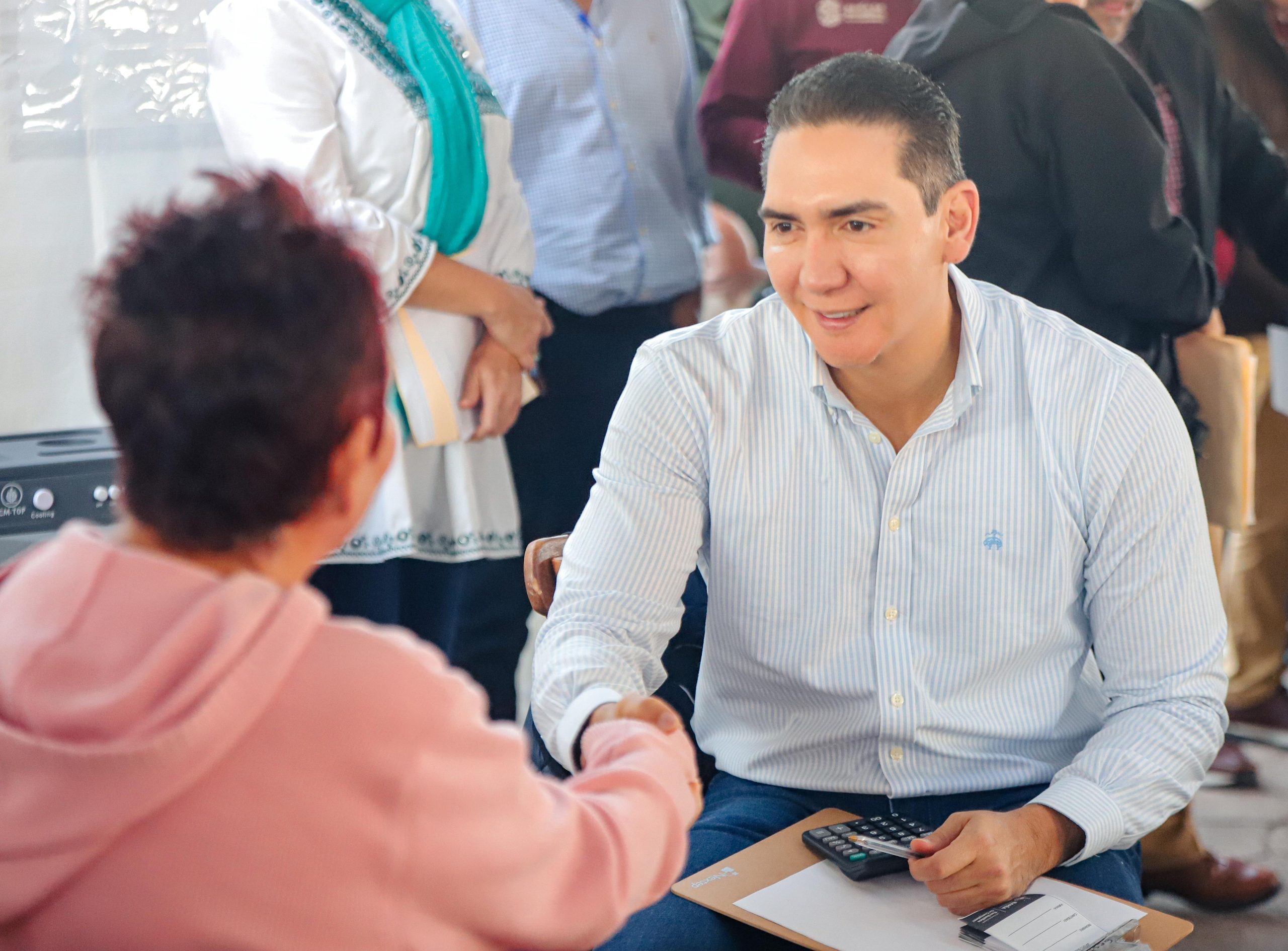 Héctor Santana atiende a más de 200 ciudadanos en Valle Dorado durante la octava Audiencia Ciudadana