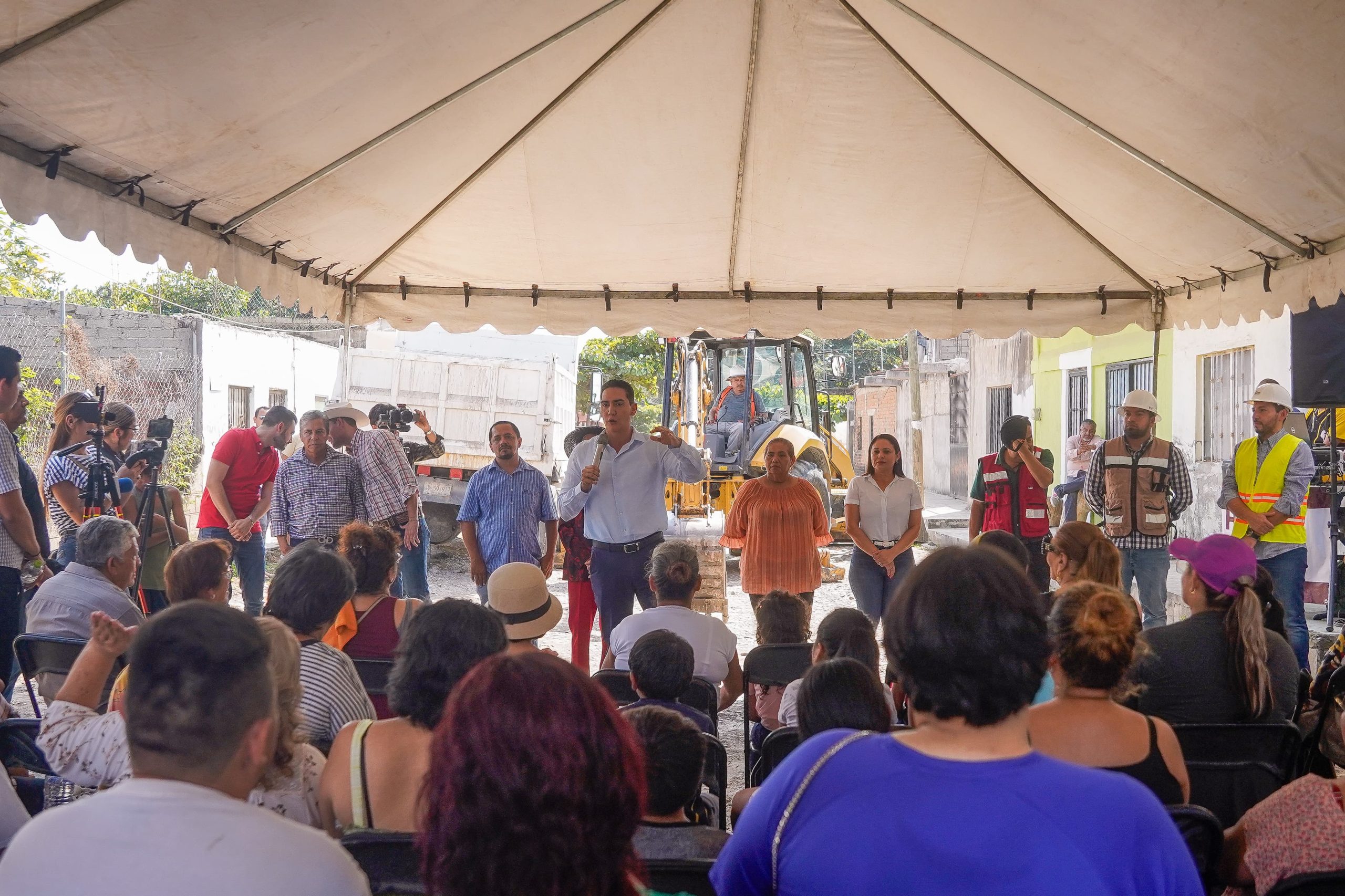 Héctor Santana impulsa la transformación de El Porvenir con pavimentación de la calle Miguel Hidalgo