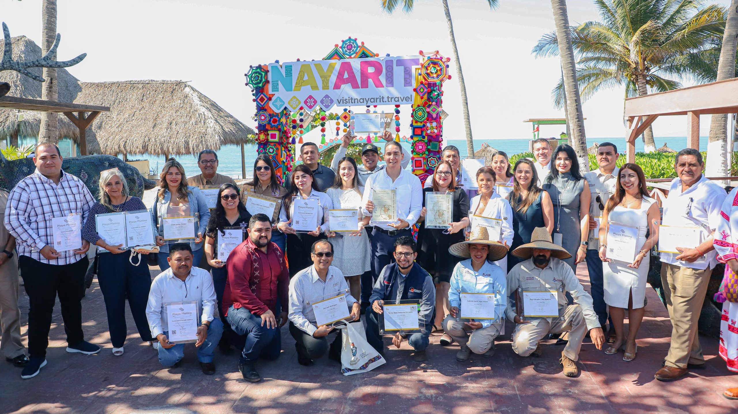 Bahía de Banderas obtiene 10 Playas Platino y Héctor Santana anuncia cuatro nuevos clubes de playa de primer nivel