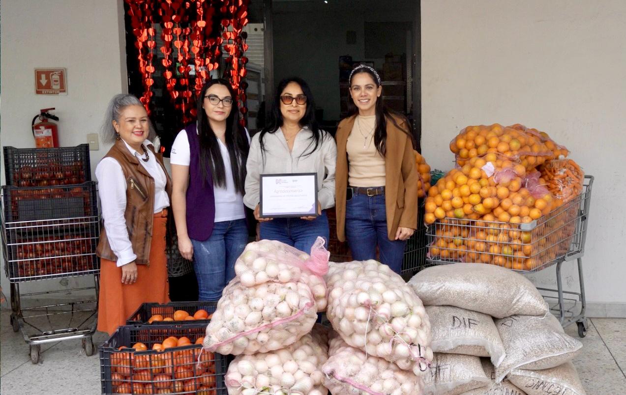 Recibe DIF generosa donación de “Frutas Selectas GR”